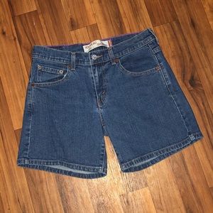 Levi’s Nouveau 515 Shorts